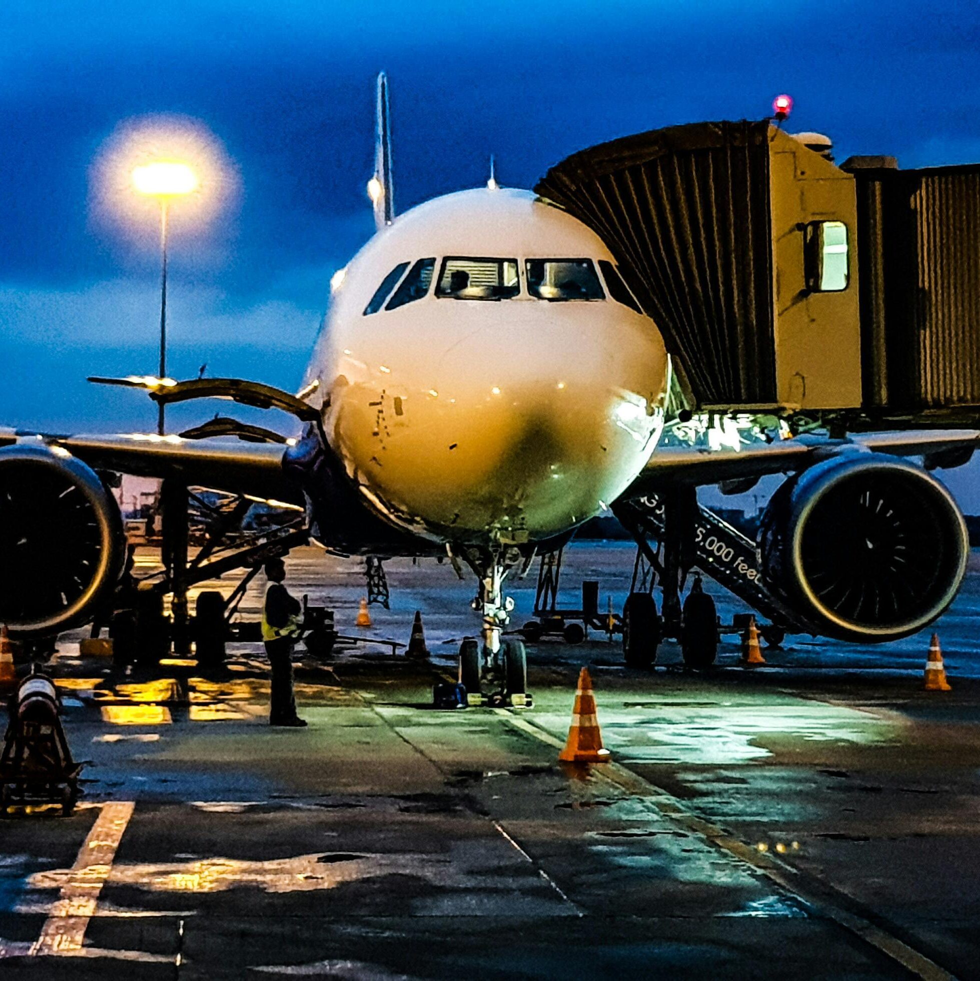 Avion au sol, embarquement des passagers